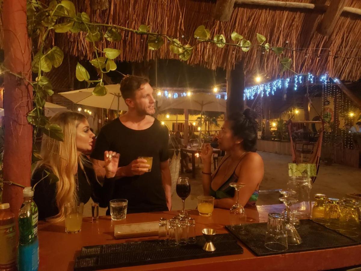 The All Inclusive Hostel - Food, Drinks And Transportation To The Beach And Cenotes 툴룸 외부 사진
