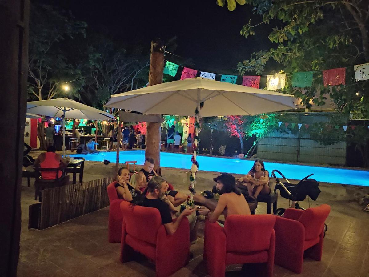 The All Inclusive Hostel - Food, Drinks And Transportation To The Beach And Cenotes 툴룸 외부 사진