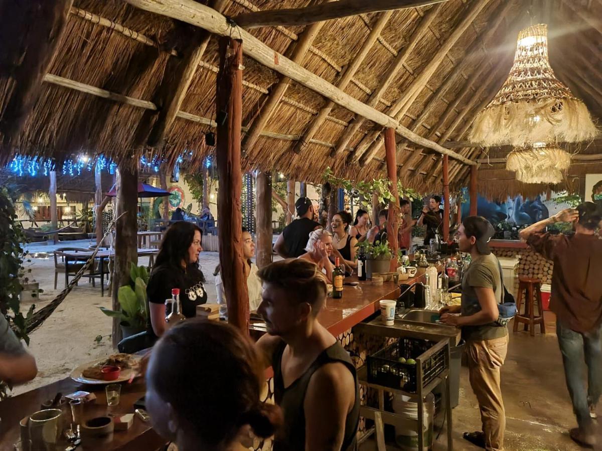 The All Inclusive Hostel - Food, Drinks And Transportation To The Beach And Cenotes 툴룸 외부 사진