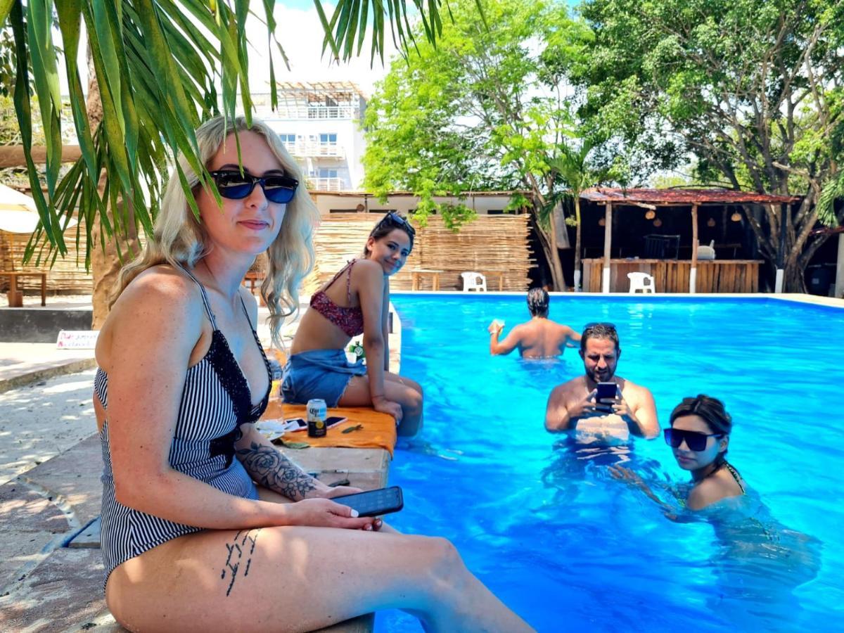 The All Inclusive Hostel - Food, Drinks And Transportation To The Beach And Cenotes 툴룸 외부 사진