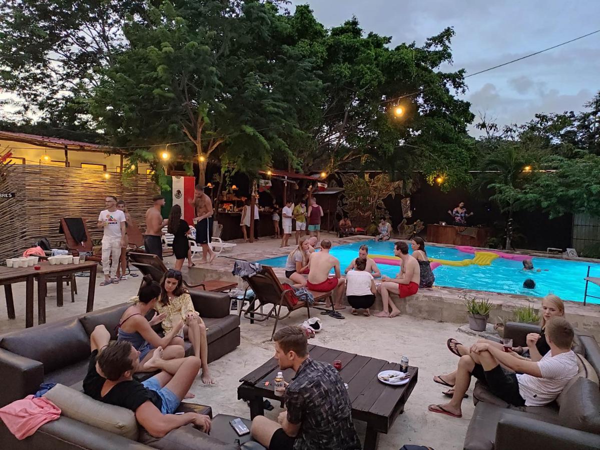 The All Inclusive Hostel - Food, Drinks And Transportation To The Beach And Cenotes 툴룸 외부 사진