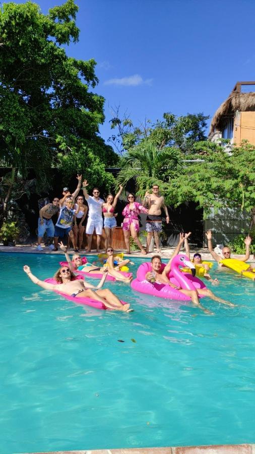 The All Inclusive Hostel - Food, Drinks And Transportation To The Beach And Cenotes 툴룸 외부 사진