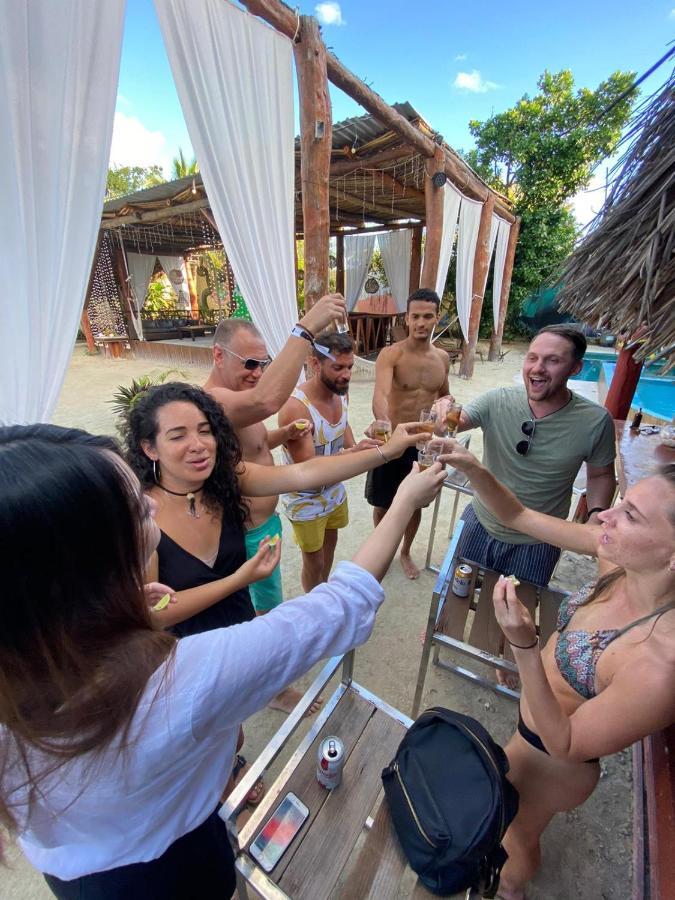 The All Inclusive Hostel - Food, Drinks And Transportation To The Beach And Cenotes 툴룸 외부 사진