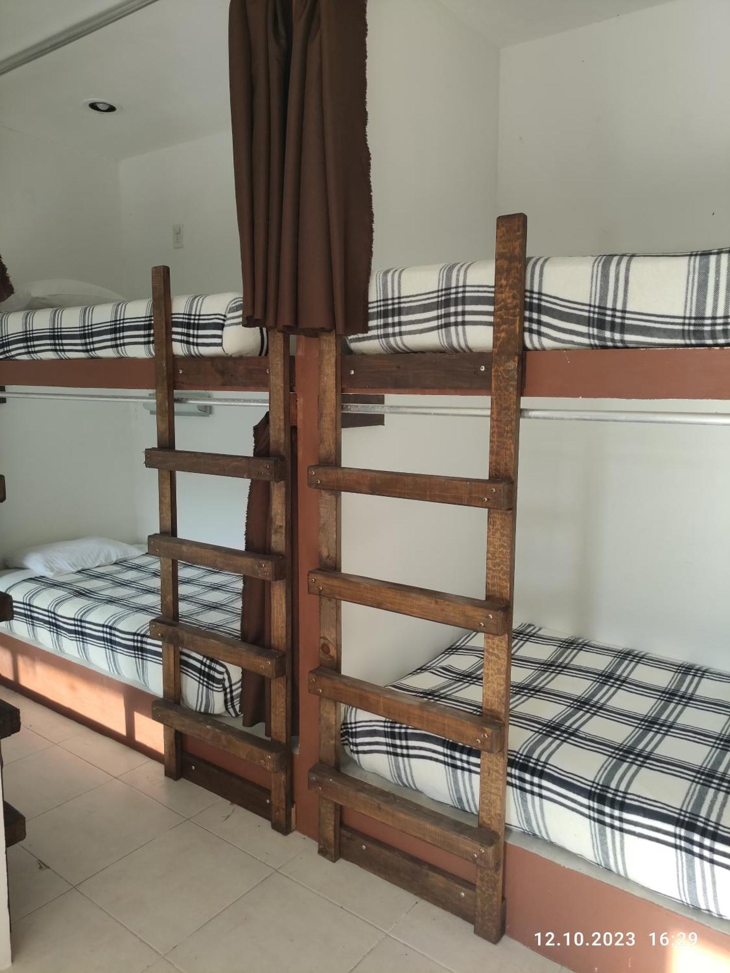 The All Inclusive Hostel - Food, Drinks And Transportation To The Beach And Cenotes 툴룸 객실 사진