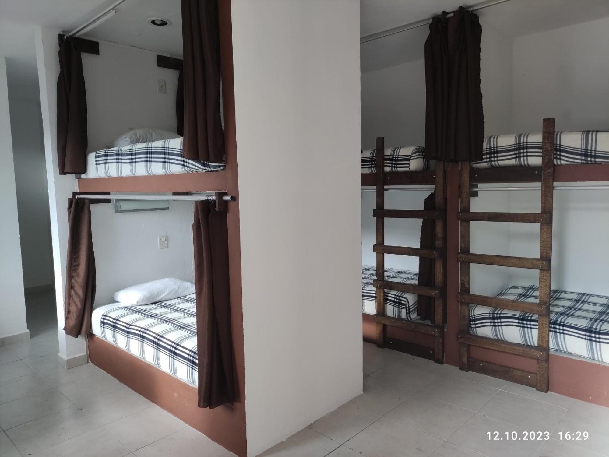 The All Inclusive Hostel - Food, Drinks And Transportation To The Beach And Cenotes 툴룸 객실 사진