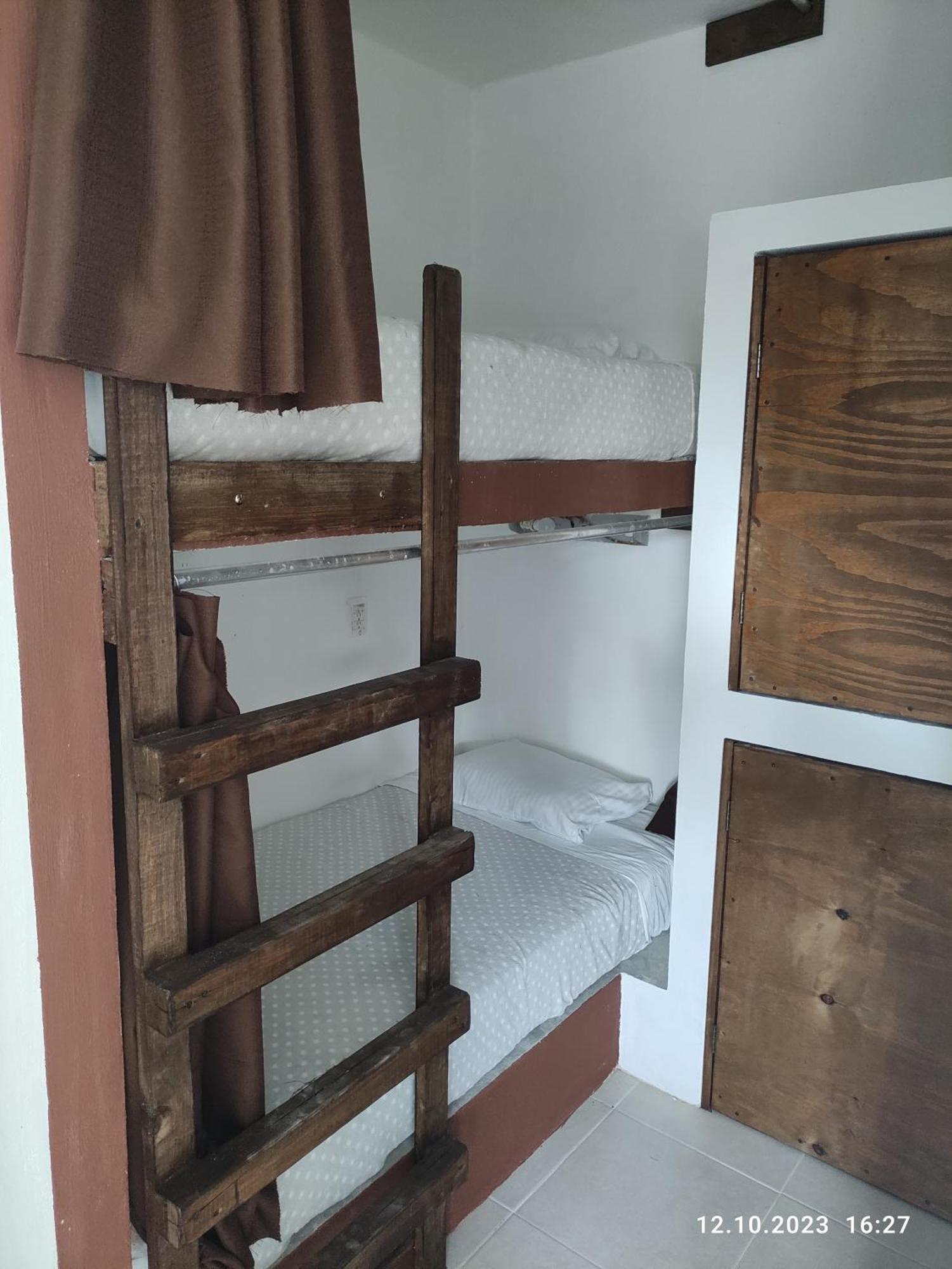 The All Inclusive Hostel - Food, Drinks And Transportation To The Beach And Cenotes 툴룸 객실 사진