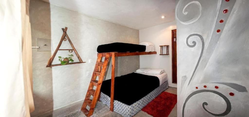 The All Inclusive Hostel - Food, Drinks And Transportation To The Beach And Cenotes 툴룸 객실 사진
