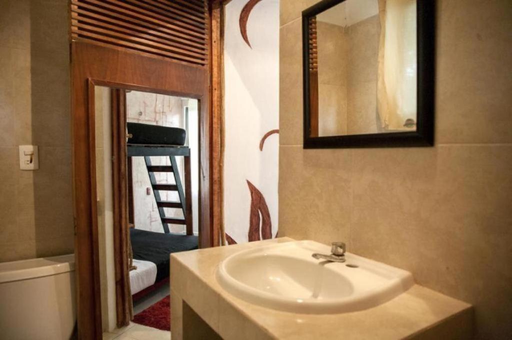 The All Inclusive Hostel - Food, Drinks And Transportation To The Beach And Cenotes 툴룸 외부 사진