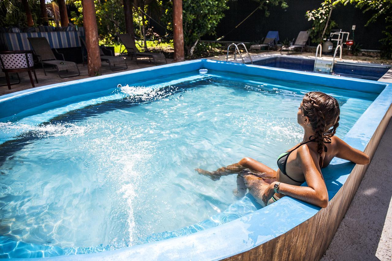 The All Inclusive Hostel - Food, Drinks And Transportation To The Beach And Cenotes 툴룸 외부 사진